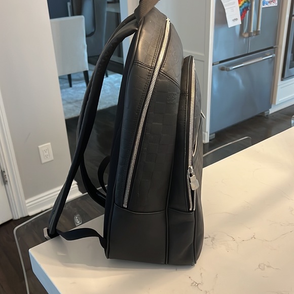 Never used like new LV mens backpack - Picture 2 of 4